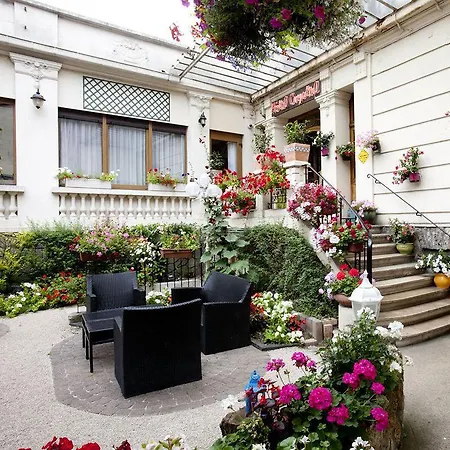 Hotel Crystal Centre 3*