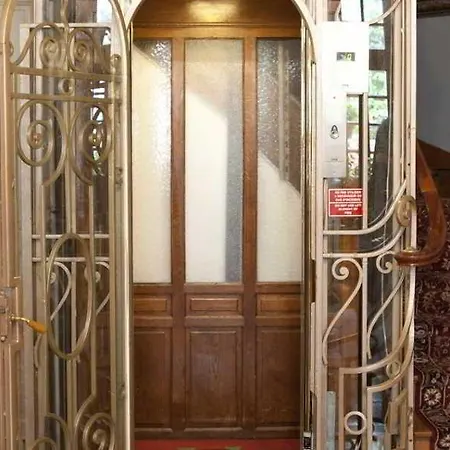 Hotel Crystal Centre 3*