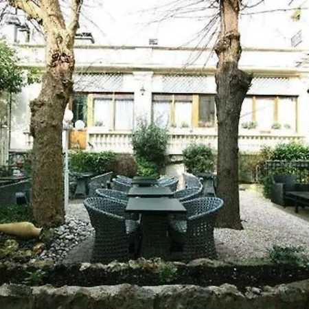 Crystal Centre Otel 3*