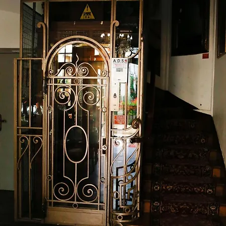 Crystal Centre Otel 3*