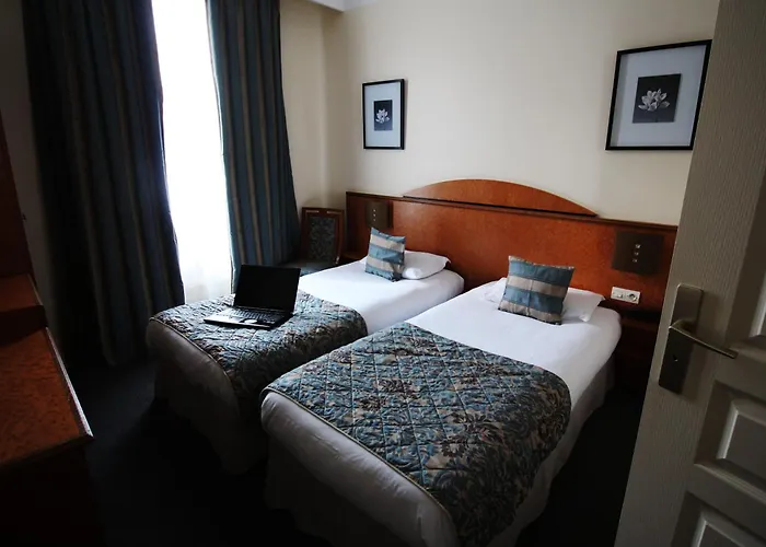 Crystal Centre Hotel 3*