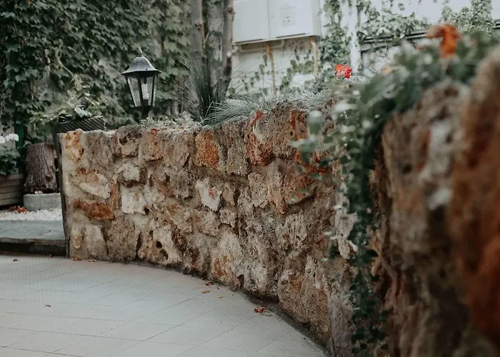 Crystal Centre Hotel 3*